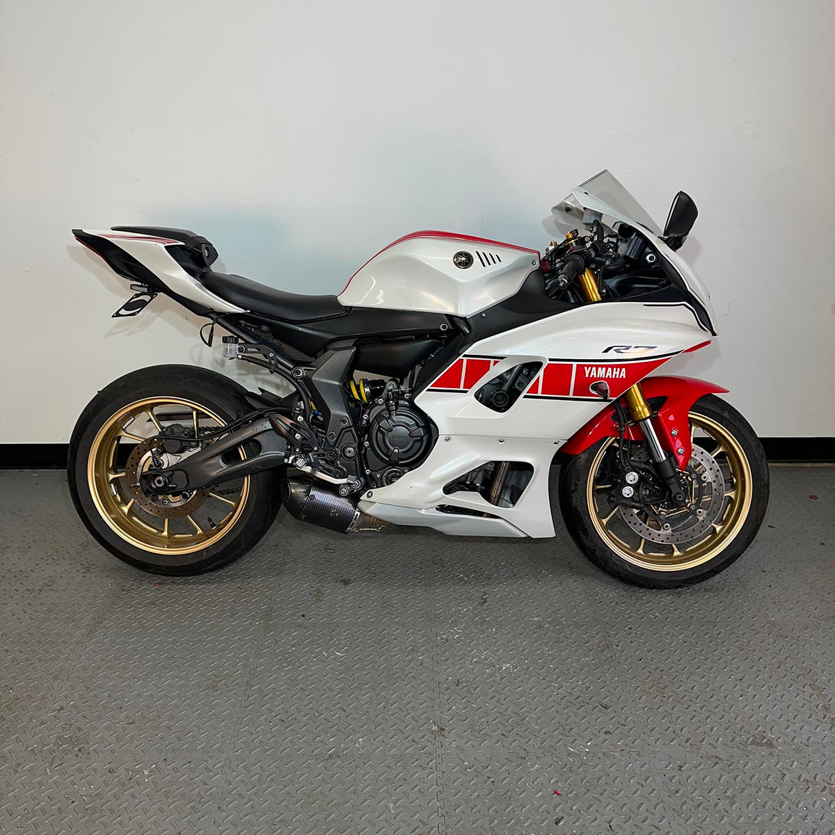 Used Yamaha R7
