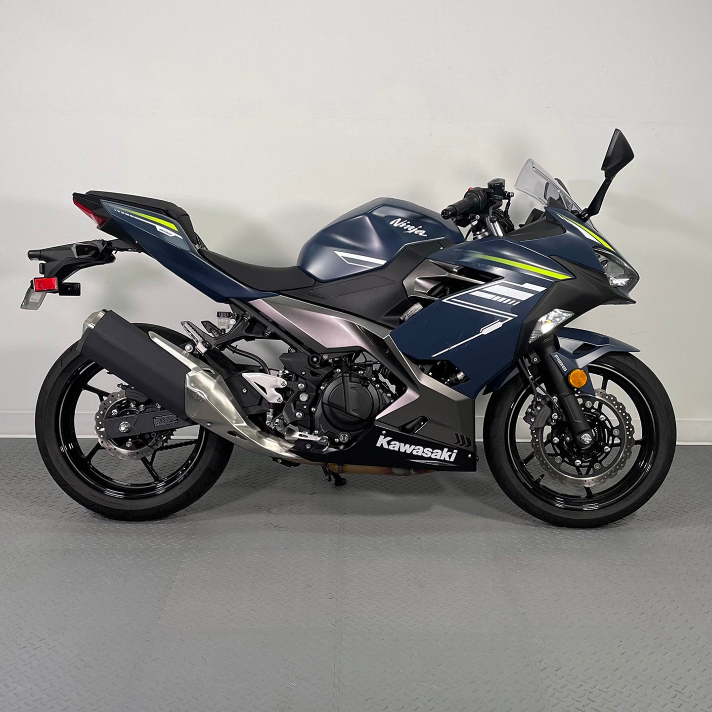 2022 Kawasaki Ninja 400 ABS (231 Miles)